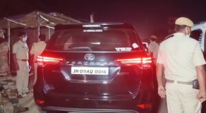 হাওড়া রানিহাটিতে তিন কংগ্রেস বিধায়কের গাড়ি থেকে উদ্ধার কয়েক লাখ টাকা, চলছে জিজ্ঞাসাবাদ