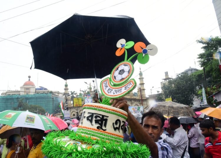 ২১ শে'র মঞ্চ থেকেই দিল্লি দখলের ডাক মমতার