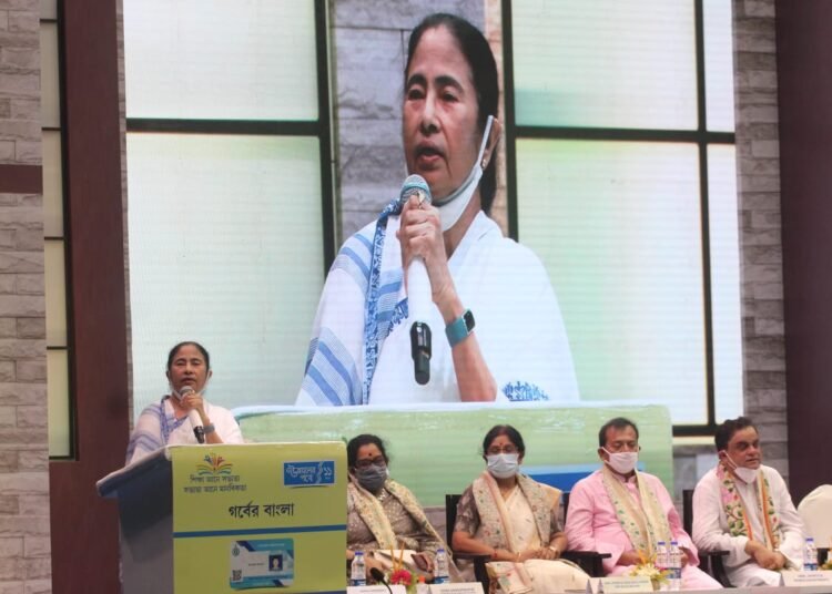 আর্থিকভাবে অবরুদ্ধ করতে চাইছে, ফের ১০০ দিনের কাজের টাকা নিয়ে বাংলাকে বঞ্চনার কথা তুলে কেন্দ্রের বিরুদ্ধে সরব মুখ্যমন্ত্রী