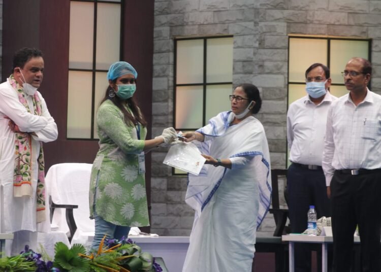 আর্থিকভাবে অবরুদ্ধ করতে চাইছে, ফের ১০০ দিনের কাজের টাকা নিয়ে বাংলাকে বঞ্চনার কথা তুলে কেন্দ্রের বিরুদ্ধে সরব মুখ্যমন্ত্রী