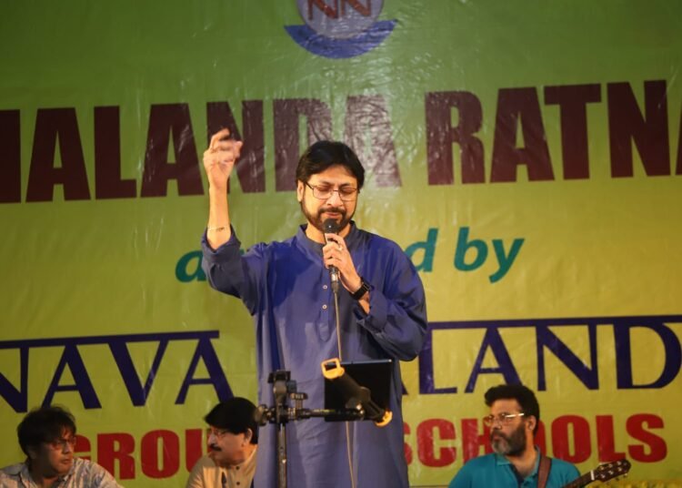 শিক্ষা সহ একাধিক ক্ষেত্রে নজির স্থাপণের জন্য কৃতীদের পুরস্কার প্রদান করল নব নালন্দা স্কুল