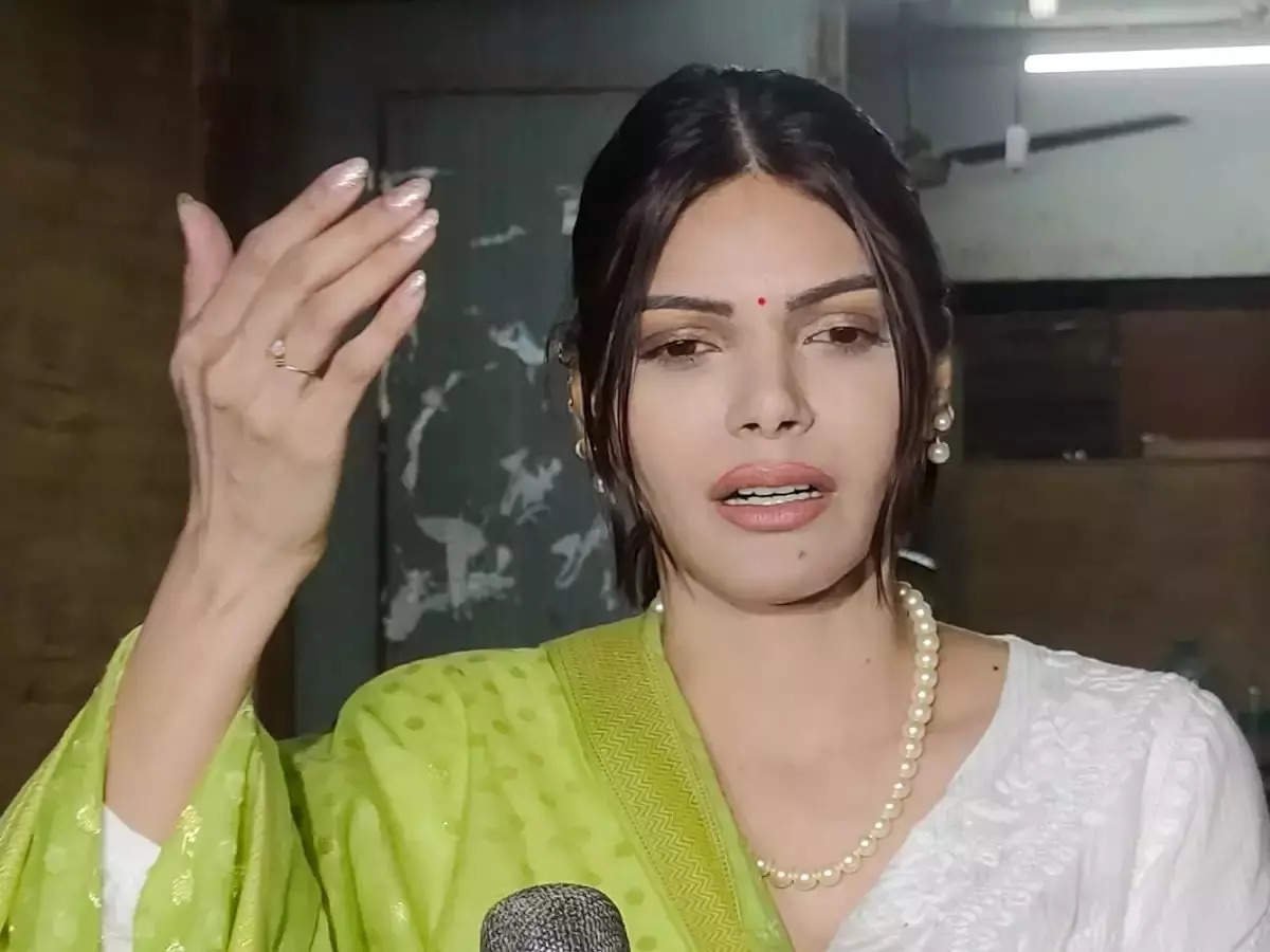 রণবীর বিতর্ক: দীপিকার দ্বিমুখী আচরণে ক্ষুব্ধ অভিনেত্রী শার্লিন চোপড়া 5 রণবীর বিতর্ক: দীপিকার দ্বিমুখী আচরণে ক্ষুব্ধ অভিনেত্রী শার্লিন চোপড়া