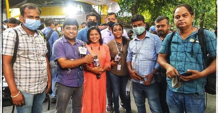 সতীর্থ সাংবাদিকদের কাঁধেই অন্তিম যাত্রায় স্বর্ণেন্দু, পুবের কলমের শ্রদ্ধার্ঘ