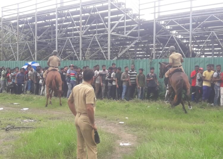 শহরজুড়ে এখন ডার্বির উন্মাদনা 