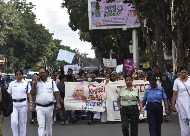 বিলকিস বানুর লড়াইকে স্যালুট জানিয়ে মিছিল কলকাতায়
