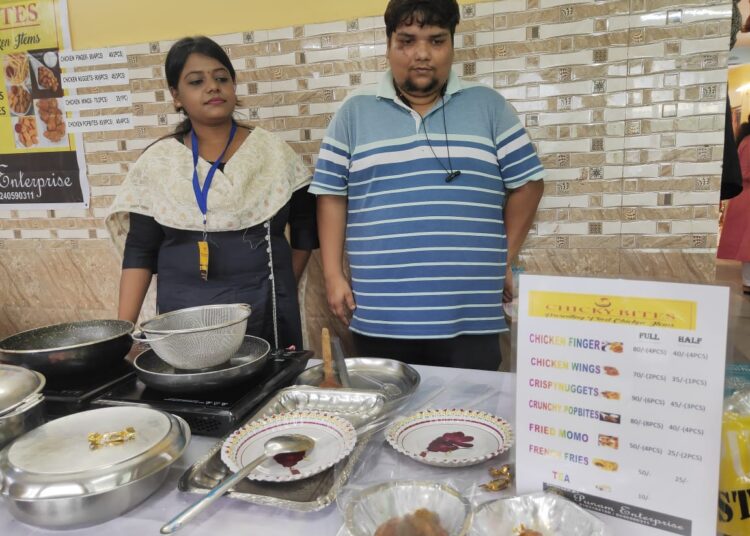 পিছিয়ে পড়া মহিলাদের আর্থিক স্বনির্ভরতার লক্ষ্যে " হাত বাড়ালেই বন্ধু " আয়োজিত হল শিল্প প্রদর্শনী 5 পিছিয়ে পড়া মহিলাদের আর্থিক স্বনির্ভরতার লক্ষ্যে " হাত বাড়ালেই বন্ধু " আয়োজিত হল শিল্প প্রদর্শনী