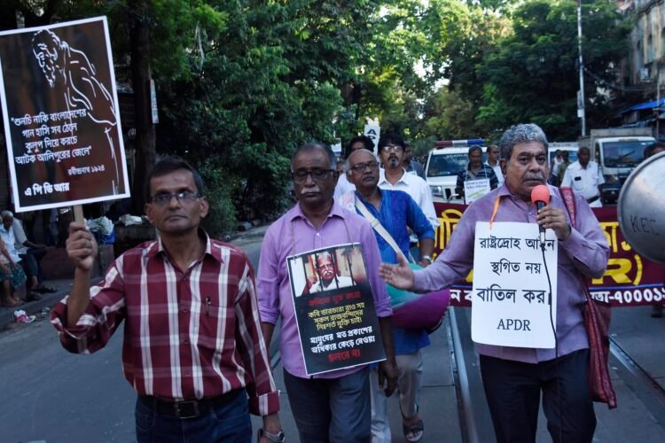 ‘রবীন্দ্রানাথের সাথে মানবাধিকারের পথে’ ২২শে শ্রাবণ এপিডিআরের পদযাত্রা দেখুন ফটোগ্যালারি