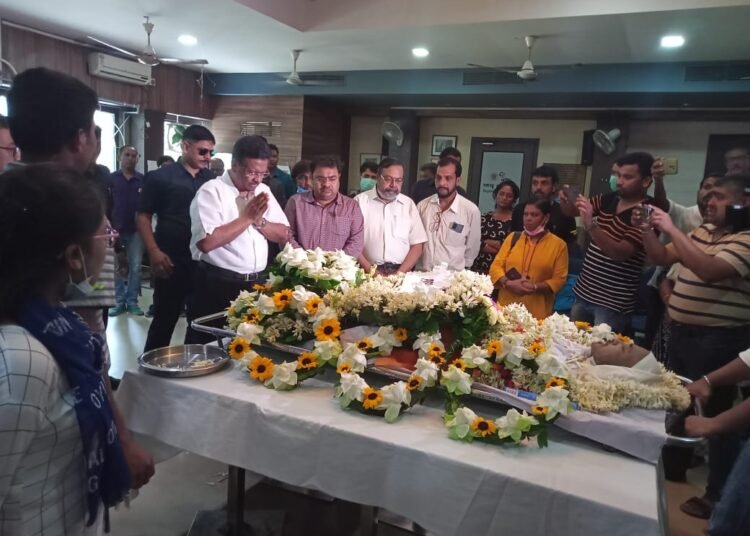 সাংবাদিক স্বর্ণেন্দু দাসের প্রয়াণে ট্যুইটে শোকজ্ঞাপন মুখ্যমন্ত্রীর, শেষ শ্রদ্ধা জানালেন ফিরহাদ হাকিম