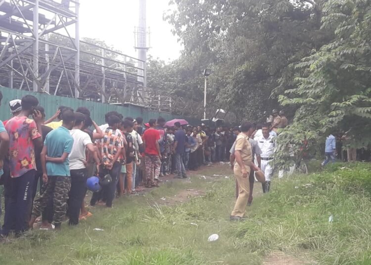 শহরজুড়ে এখন ডার্বির উন্মাদনা 