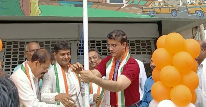 স্বাধীনতার ৭৫ বছরে ইডেনে পতাকা উত্তোলন করলেন সৌরভ