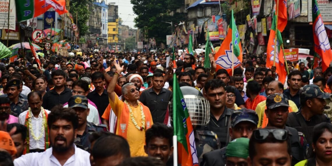 বিজেপির নবান্ন অভিযানে অশান্তির রেশ শহর জুড়ে, পুবের কলম ডিজিটালে দেখুন ফটো গ্যালারি 3 বিজেপির নবান্ন অভিযানে অশান্তির রেশ শহর জুড়ে, পুবের কলম ডিজিটালে দেখুন ফটো গ্যালারি