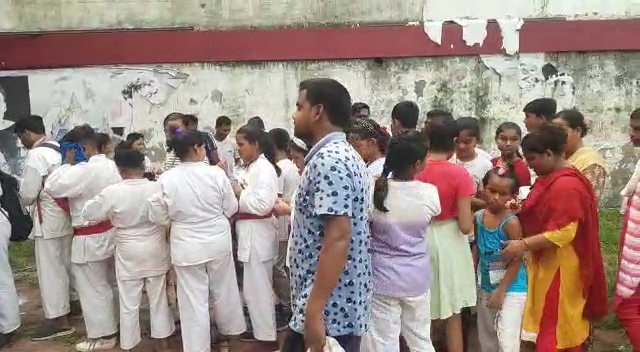 ন্যাশানাল ক্যারাটে প্রতিযোগিতা চলাকালীন তীব্র গরমে অসুস্থ দুই প্রতিযোগী, টুর্নামেন্ট বয়কটের ডাক