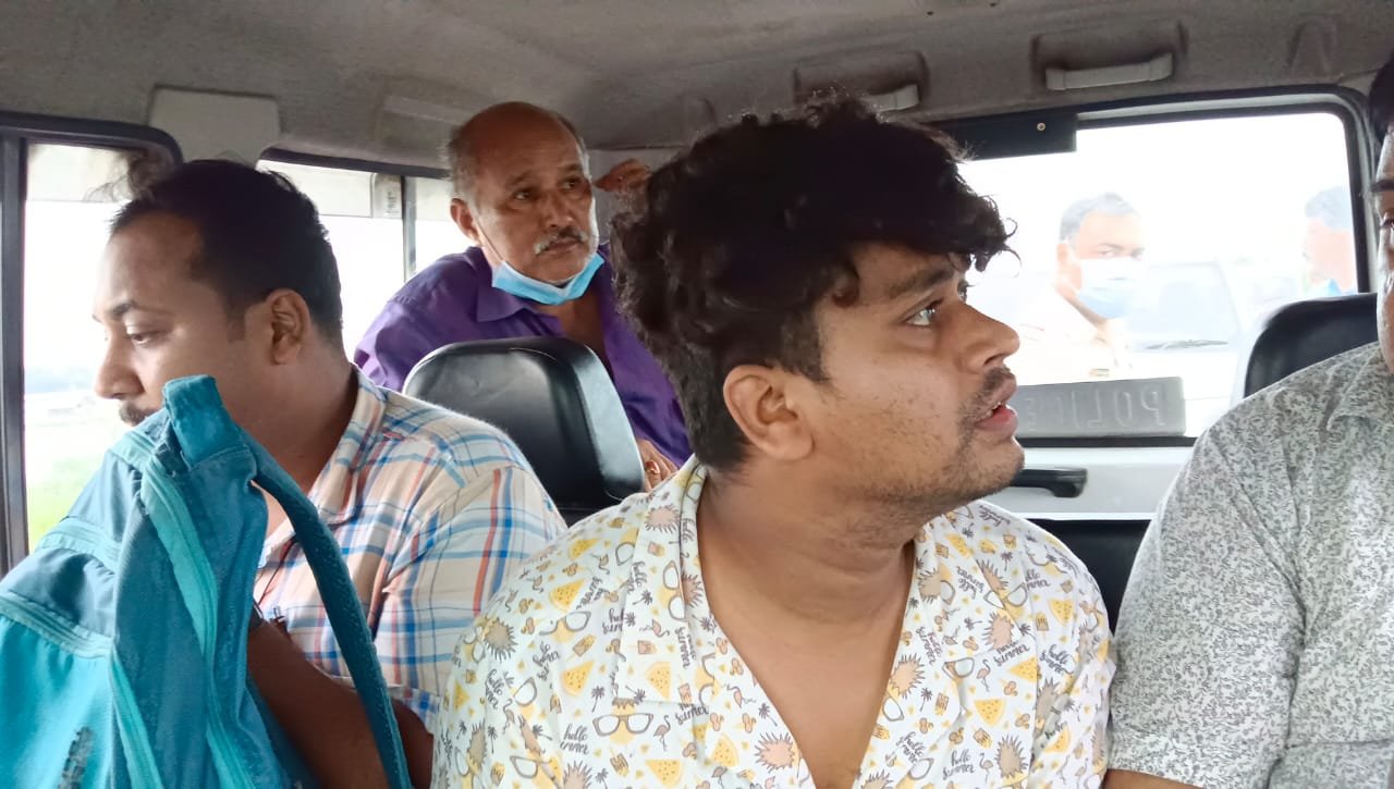 বাগুইআটি কাণ্ডে  হাড়োয়া ও ন‍্যাজাটের ঘটনাস্থলে মূল অভিযুক্ত সত্যেন্দ্রকে  নিয়ে পুননির্মাণ করালো সিআইডি