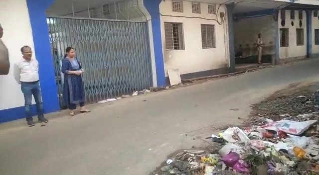 ডেঙ্গু সংক্রমণ বাড়তে থাকায় কপালে চিন্তার ভাঁজ হাওড়া পুরনিগমের সারপ্রাইজ এলাকা পরিদর্শনে প্রশাসনিক প্রধান