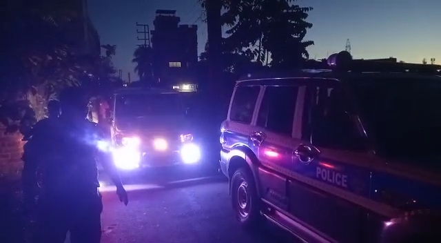 উৎসবের আবহে বস্তাবন্দি মৃতদেহ উদ্ধারকে কেন্দ্র করে চাঞ্চল্য হাওড়ায় 3 উৎসবের আবহে বস্তাবন্দি মৃতদেহ উদ্ধারকে কেন্দ্র করে চাঞ্চল্য হাওড়ায়