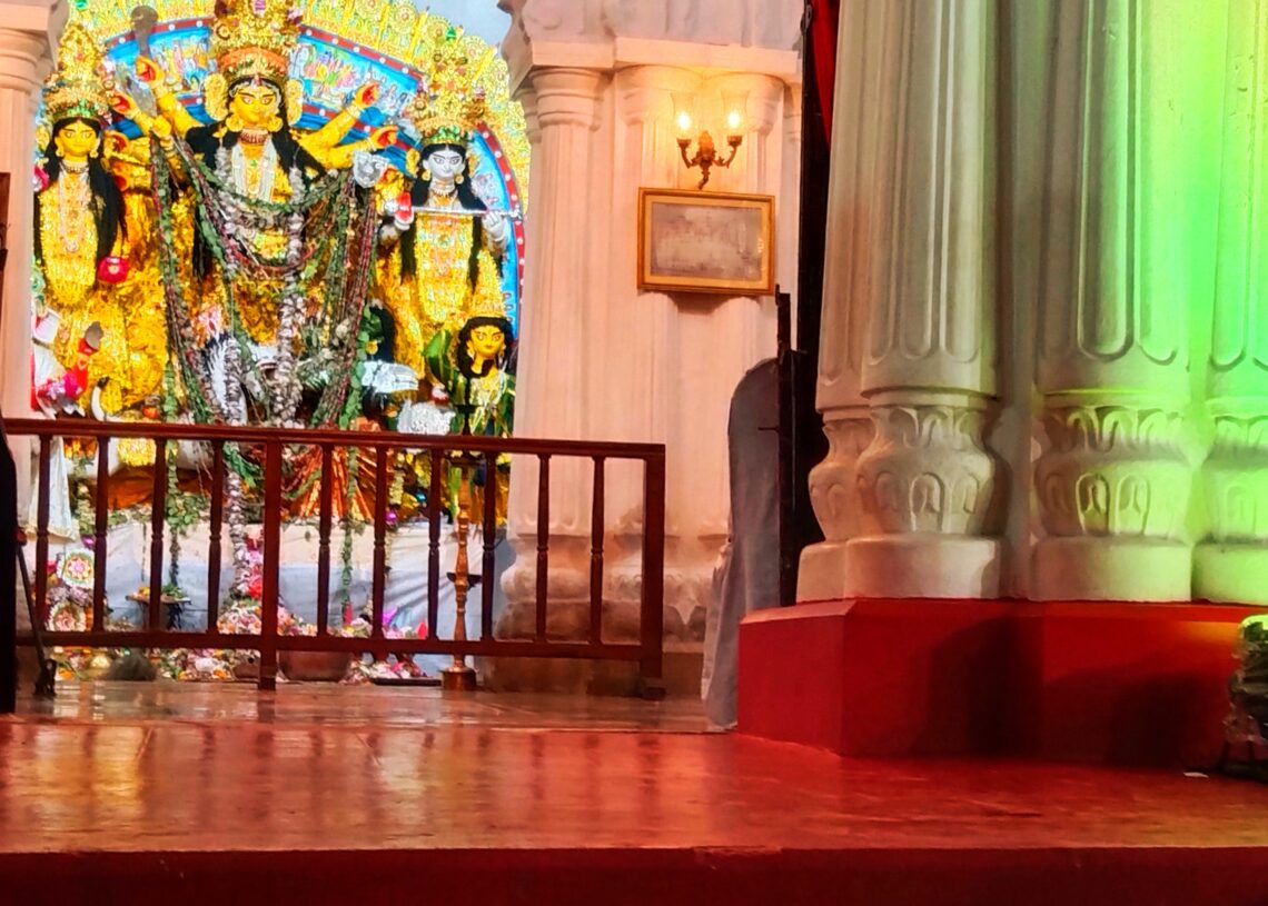 শহর ও শহরতলীর বেশ কিছু সেরা পুজোর ছবি, পুবের কলম ডিজিটালে দেখুন ফটো গ্যালারি 6 শহর ও শহরতলীর বেশ কিছু সেরা পুজোর ছবি, পুবের কলম ডিজিটালে দেখুন ফটো গ্যালারি