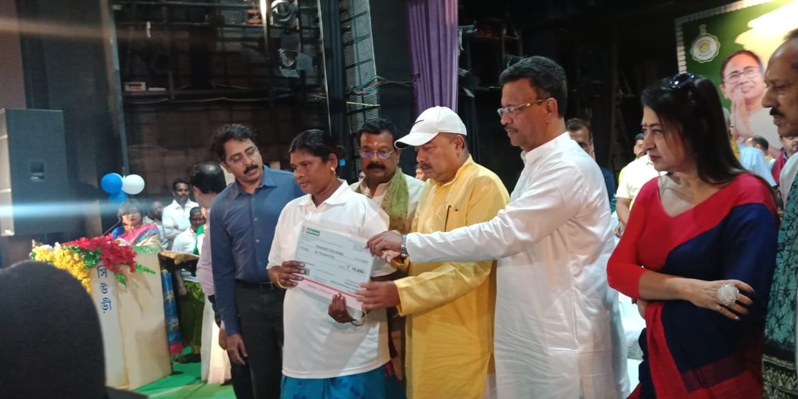 ডেউচা পাচামিতে গিয়ে 'মুখ্যমন্ত্রীর সিঙ্গুর' বক্তব্যে শিলমোহর দিয়ে সিপিএমকে তীব্র কটাক্ষ ফিরহাদের  