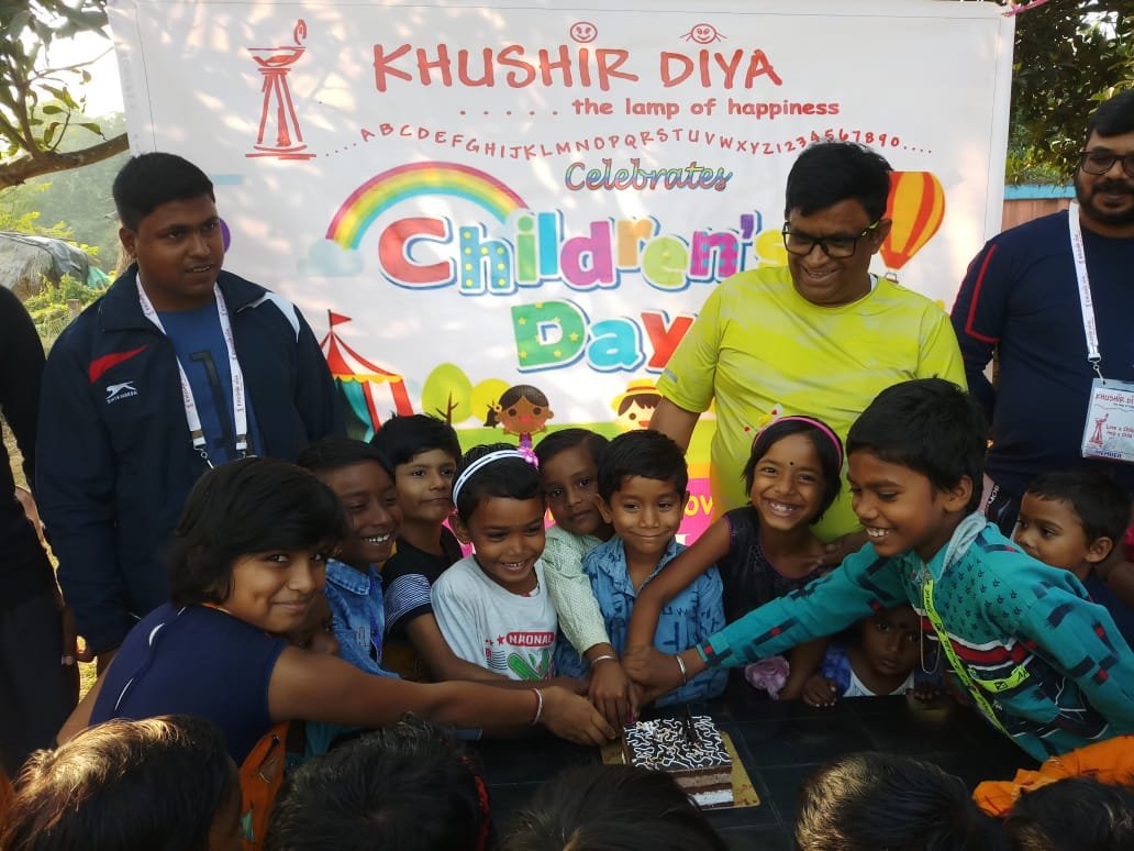 বর্ধমানের প্রত্যন্ত গ্রামে উৎযাপন শিশু দিবস  