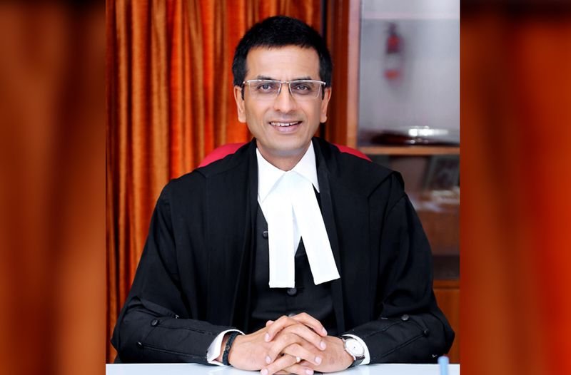 দেশের ৫০ তম প্রধান বিচারপতির পদে শপথ নিলেন ডিওয়াই চন্দ্রচূড়