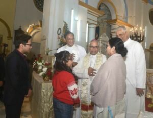 পর্তুগিজ চার্চে অভিষেককে সঙ্গে নিয়ে বড়দিনের উৎসবে সামিল মুখ্যমন্ত্রী