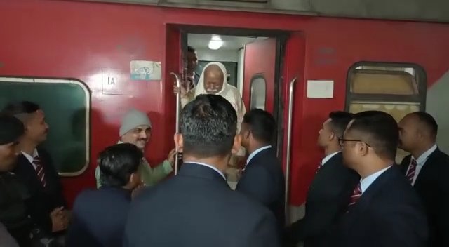 ভোরবেলা পা রাখলেন হাওড়ায়,৬ দিনের কলকাতা সফরে সঙ্ঘপ্রধান মোহন ভাগবত