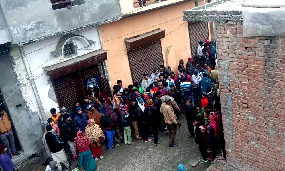 পানিপথে অগ্নিকাণ্ডের ঘটনায় মৃতদের দেহ ফেরাতে পথে বিভ্রাট, শোকার্ত পরিবারের সঙ্গে দেখা করলেন মন্ত্রী গোলাম রব্বানি