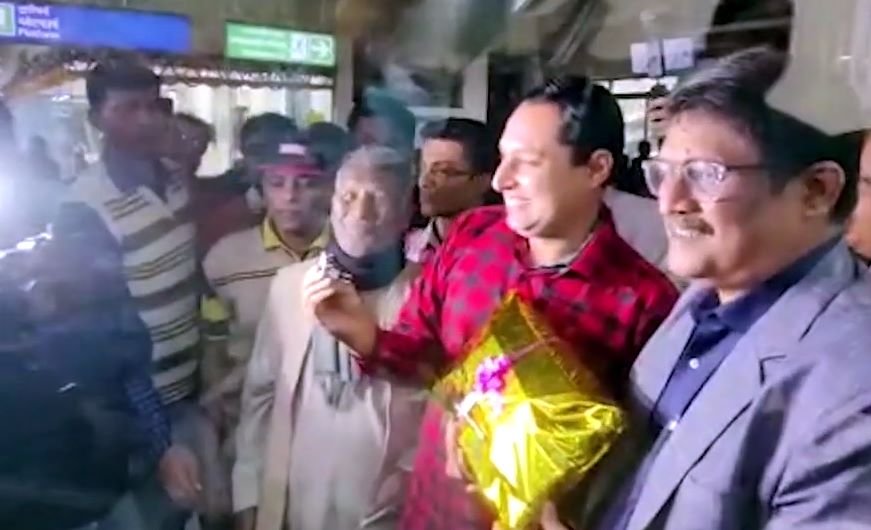 একযুগ প্রতীক্ষার অবসান, যাত্রা শুরু করল জোকা-তারাতলা মেট্রো