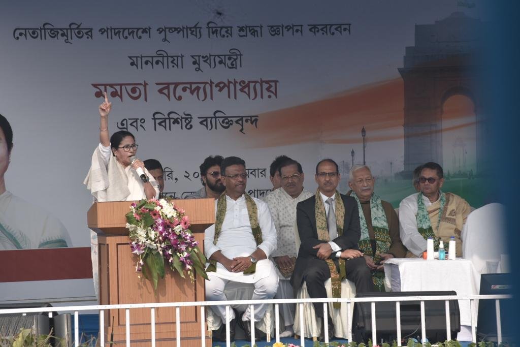 দেশের নেতা ছিলেন নেতাজি, 'নেতা' হওয়ার জন্য সার্টিফিকেট লাগে না, নাম না করে প্রধানমন্ত্রীকে নিশানা মমতার