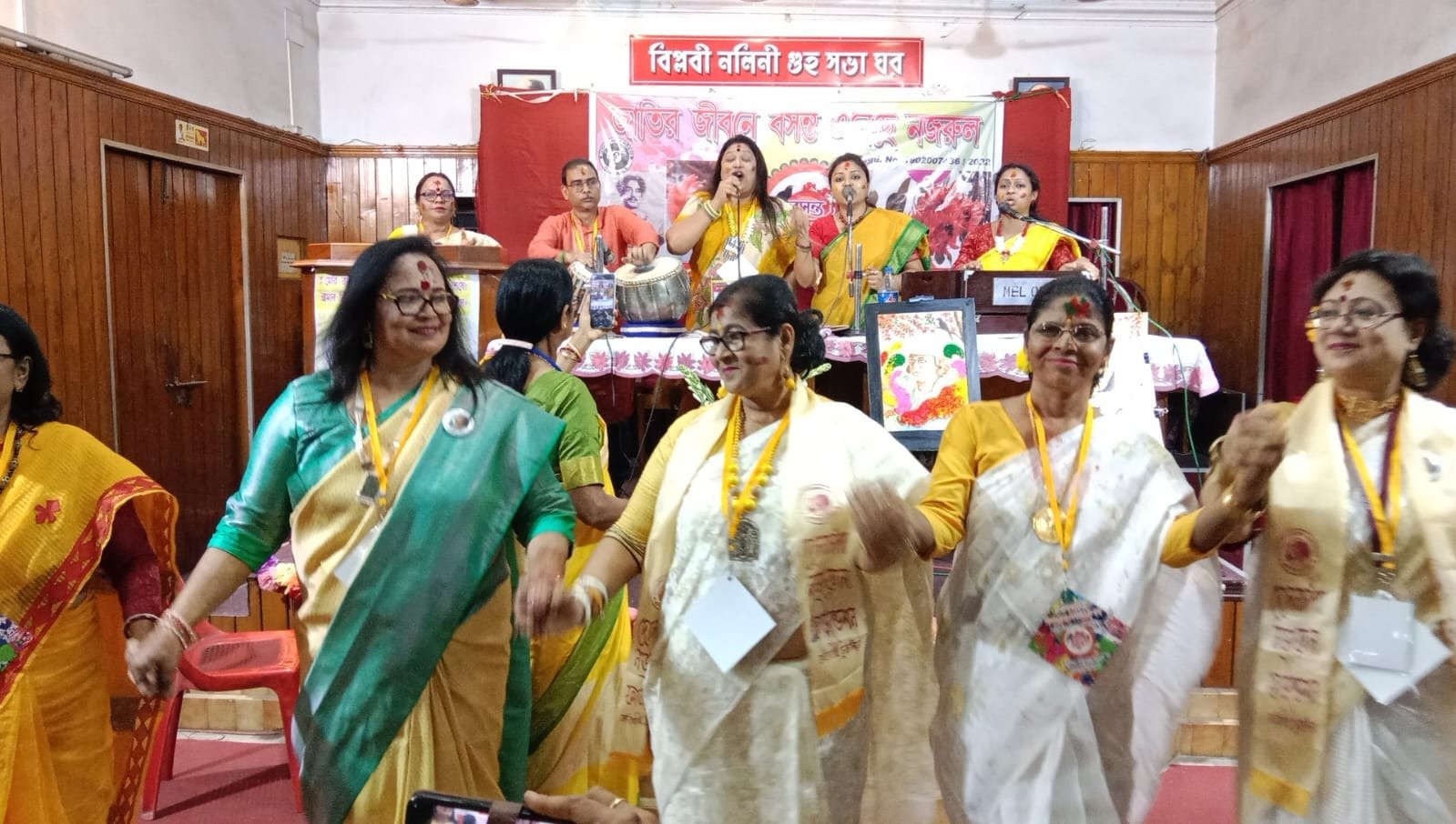 জাতির জীবনে বসন্ত এনেছে নজরুল 