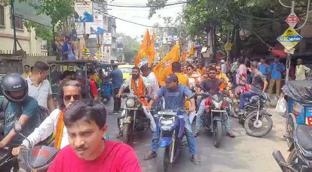 রামনবমীর মিছিল অন্য রুট দিয়ে ঘোরানোর প্রতিবাদে হাওড়ার বালিতে বিক্ষোভ