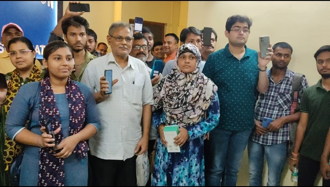 হাওড়া সিটি পুলিশের 'ফিরে পাওয়া প্রকল্পে', উদ্ধার ৬৯টি মোবাইল  