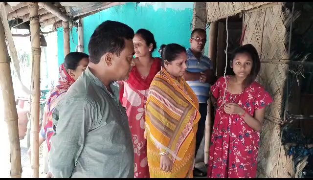 পঞ্চায়েত ভোটের আগে হাওড়ায় তৃণমূলের মহিলা কর্মীর বাড়িতে আগুন, পোড়ানো হল ব্যানার