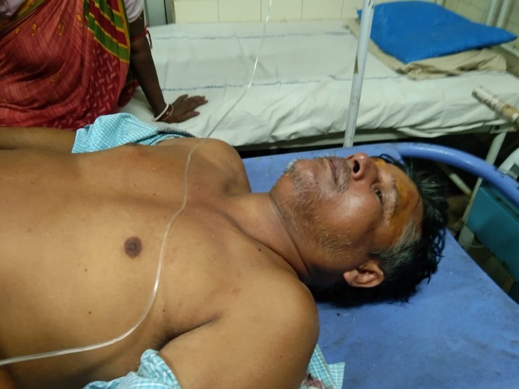 শহিদ সমাবেশে যাওয়ার অপরাধে দুই তৃণমূল কর্মীকে বেধড়ক মারধর, আশঙ্কাজনক অবস্থায় হাসপাতালে ভর্তি