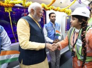 গঙ্গার তলা দিয়ে চালু হল মেট্রো পরিষেবা, উদ্বোধন প্রধানমন্ত্রীর
