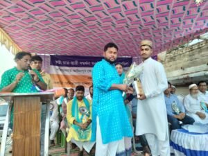 মাদ্রাসার কৃতী ছাত্র ছাত্রীদের সংবর্ধনা তৃণমূলের