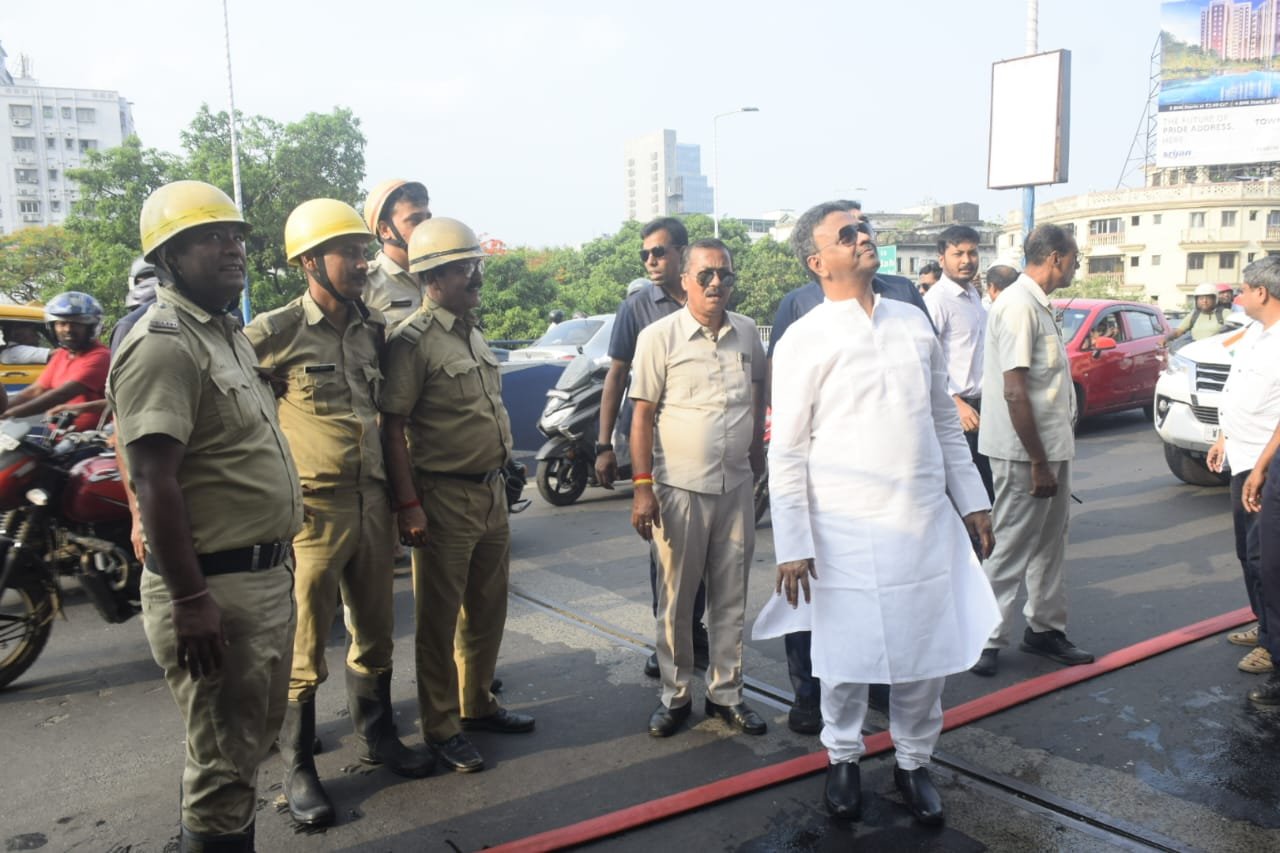 বেকবাগানে বহুতলে আগুন, ঘটনাস্থলে দমকলের ৮টি ইঞ্জিন