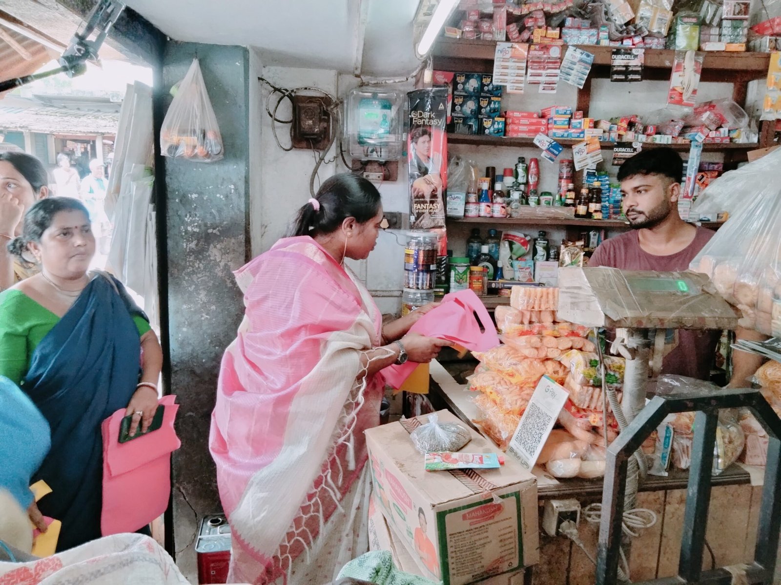 প্লাস্টিক ব্যবহার করা যাবে না, বাজার ঘুরে কড়া বার্তা বিডিও-জনপ্রতিনিধিদের
