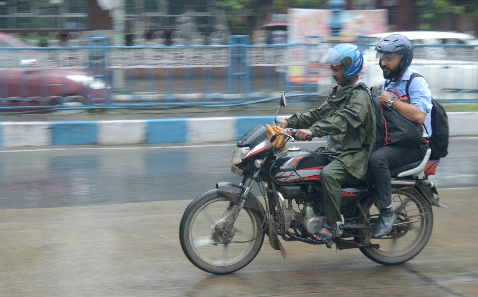 যারা বৃষ্টিতে ভিজেছিল........