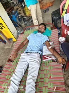 ক্যানিং মহকুমা হাসপাতালের রক্ত সংকটে রক্ত দিলেন সুন্দরবন টিভির দুই প্রতিনিধি