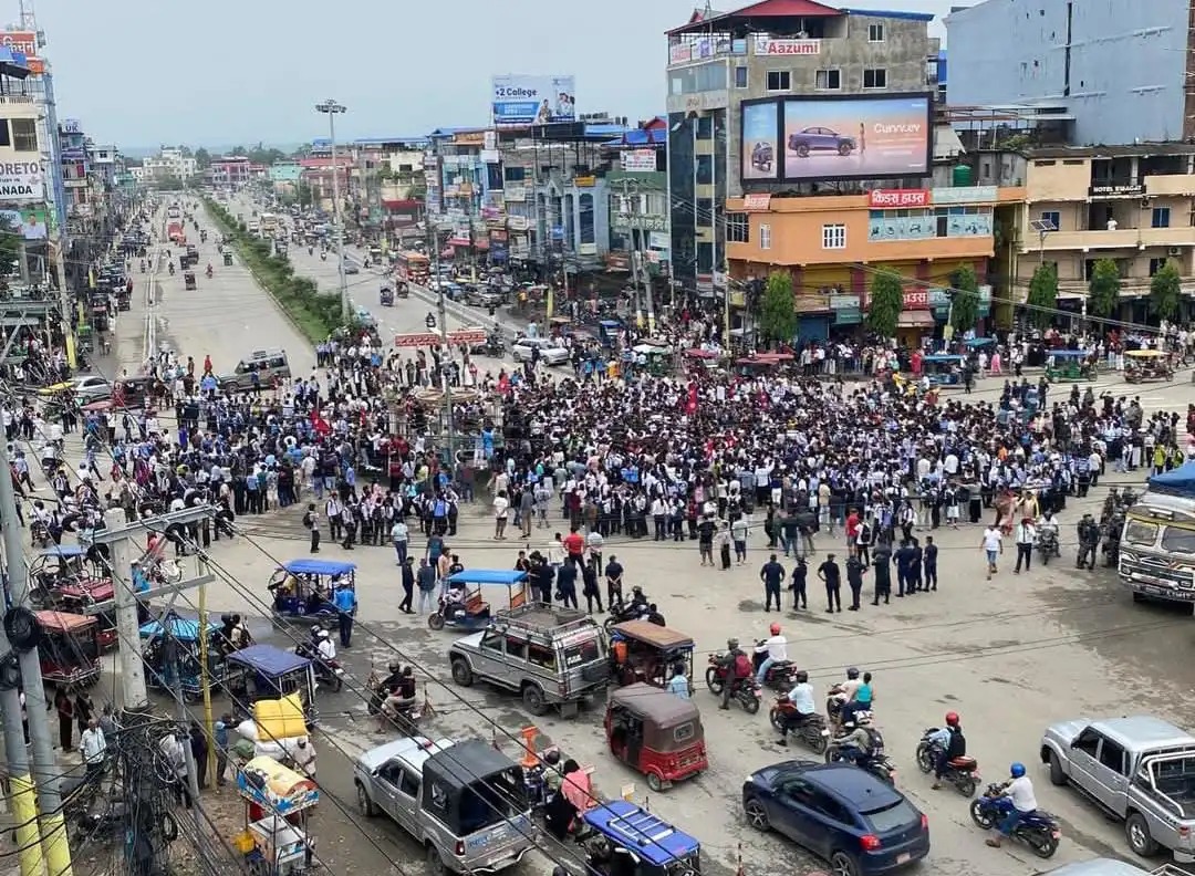 Nepal protests: শ্যুট অ্যাট সাইটের নির্দেশ নেপালে, পুলিশি গুলিতে মৃত বেড়ে ৯ 10 Nepal protests: শ্যুট অ্যাট সাইটের নির্দেশ নেপালে, পুলিশি গুলিতে মৃত বেড়ে ৯