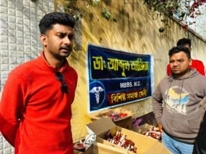 চিকিৎসক আবদুল আজিজ এর উদ্যোগে মাধ্যমিক পরীক্ষার্থীদের সহায়তা